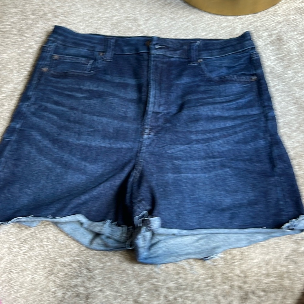American Eagle. NWOT Blue denim shorts